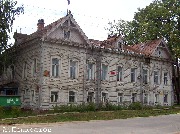 Кировская область, Лузский район, пгт. Лальск, дом купца Шестакова, ныне – администрация (ул. Ленина, 52).